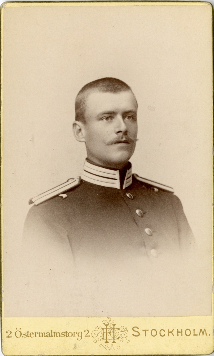 Porträtt av Ernst Fredrik Waldemar Malmberg, löjtnant vid Andra Svea artilleriregemente A 5.