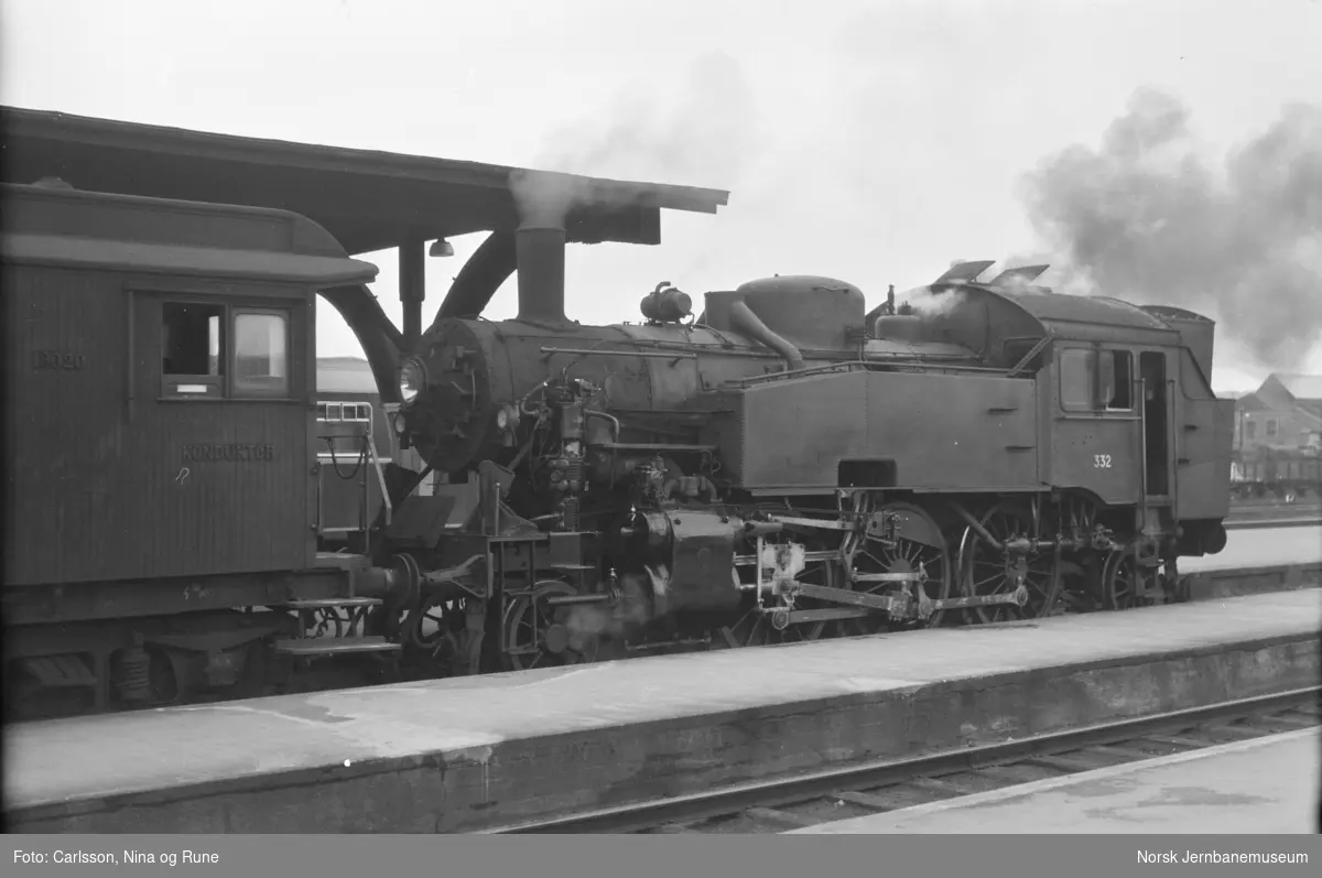 Damplokomotiv type 32b nr. 332 på Trondheim stasjon