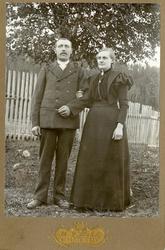 Portrett av Erik Juvkam sammen med sin kone, Kari.