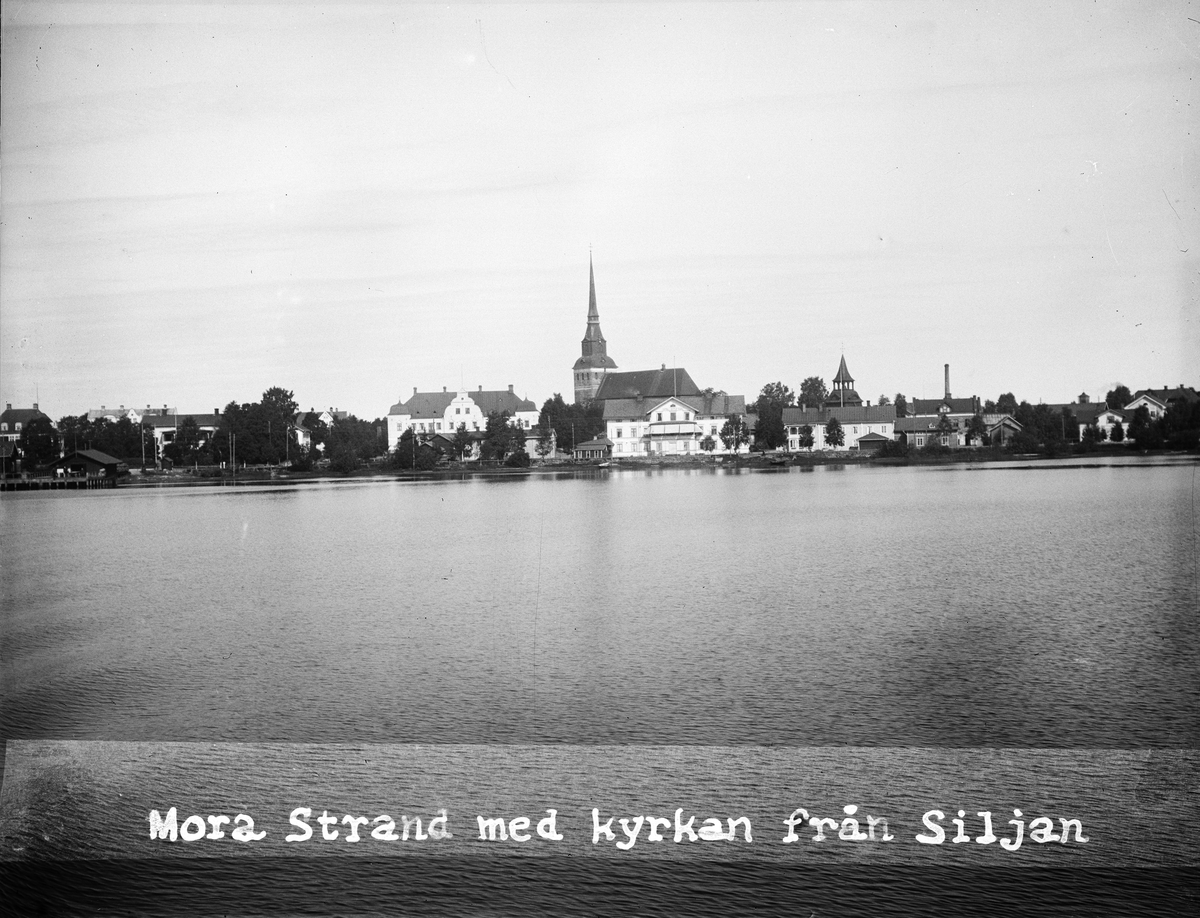 "Mora kyrka samt en del av köpingen från Siljan", Dalarna 1919