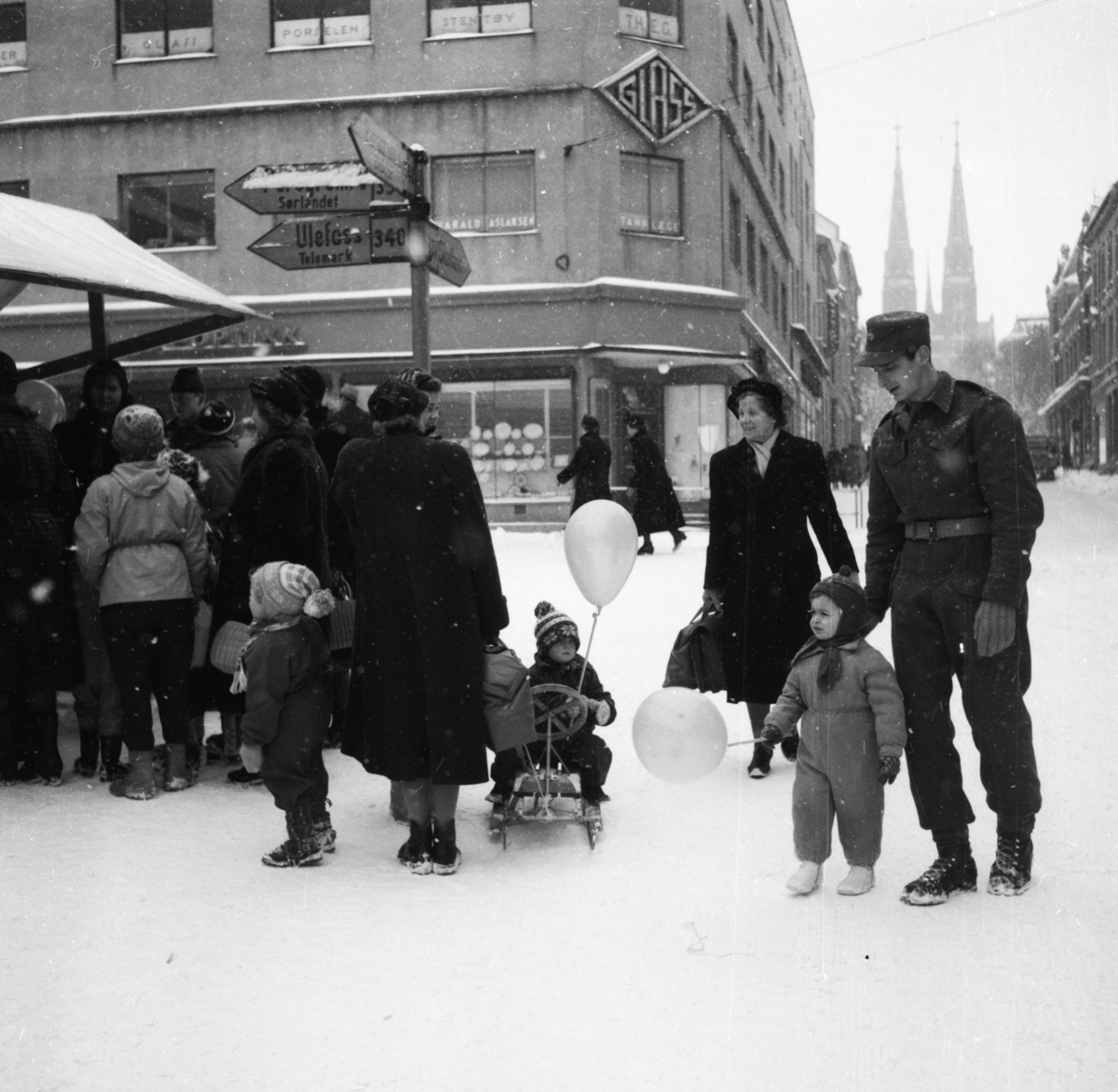 Vardens arkiv. "Marken åpnes"  23.02.1954