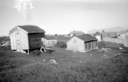 Stabburet "Flyum/Heidestabburet", Almskårstua og Vardetårnet