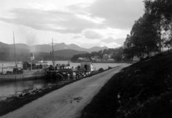 Dette bilde er fra Meisingsetvågen med de 2 veldrevne butikk