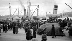 Ute ved Piren i Kristiansund ser vi noen rutebåter ved havn,