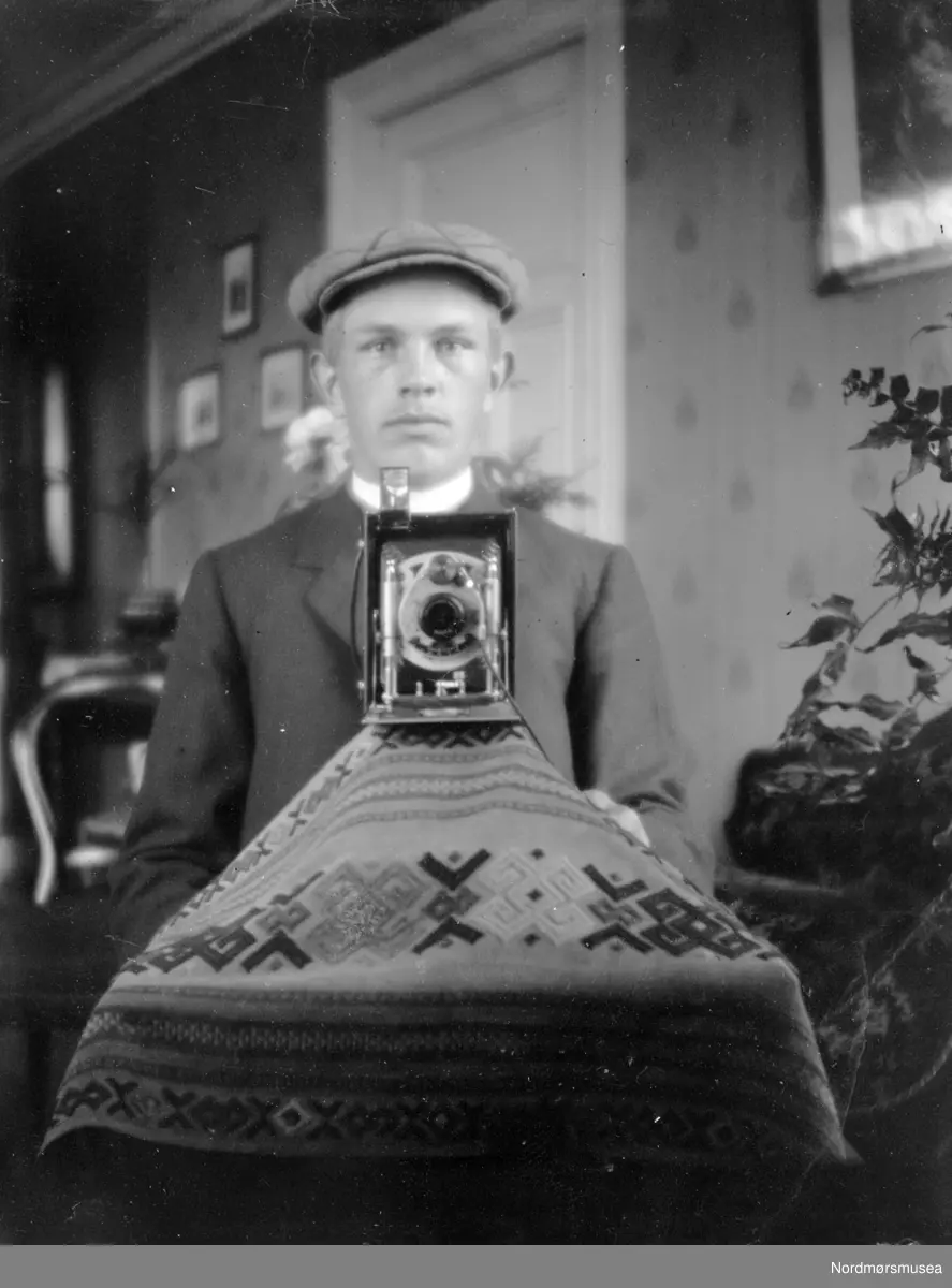 Ingvard Berner Sverdrup, født 17.12 1903. Foto 1920 cirka. Etter ...