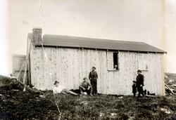 Utenlandskort, usikkert fra hvor, som viser fra en lekeplass