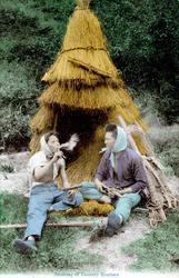 Kolorert postkort:
";Smoking of Country Brothers."; Foto av 