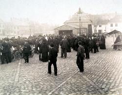 Torghandel en ukjent plass, usikkert hvor, men trolig i utla