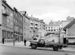 En lastebil på vei opp Kaibakken på Kirkelandet i Kristiansu