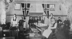 Interiørbilde, trolig fra Kaffistova i Marmorgården på Kirke