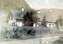 Et bolighus. Nærmere stedsangivelse er usikkert, men muligen