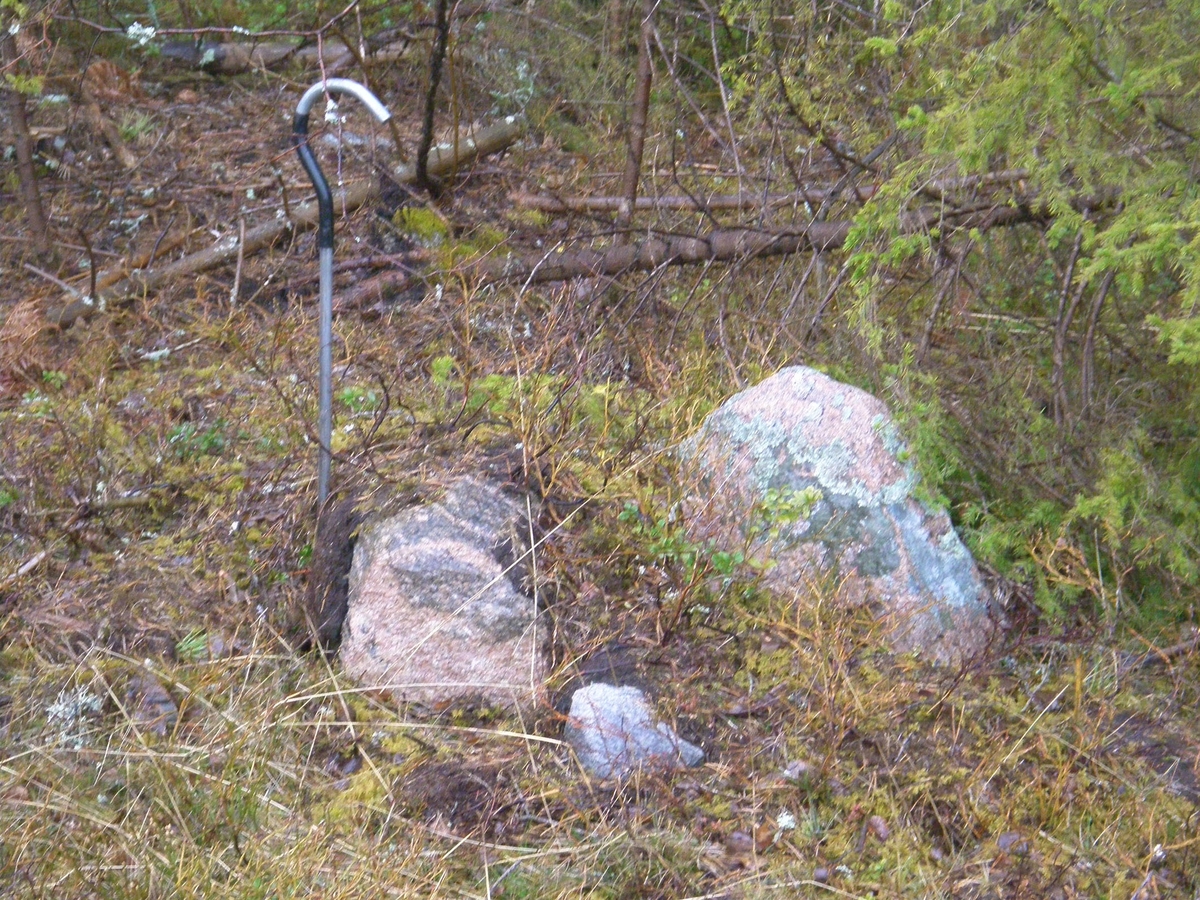 Arkeologisk utredning, gränsmärke objekt 1, Mellingeholm, Frötuna socken, Uppland 2016