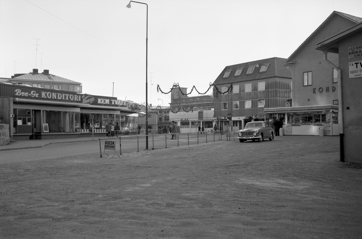 Marielundskiosken vid GDG:s busscentral i Arvika hösten 1963.