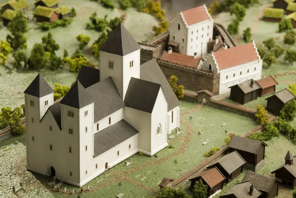 Model of the medieval cathedral and fortified bishop's castle.