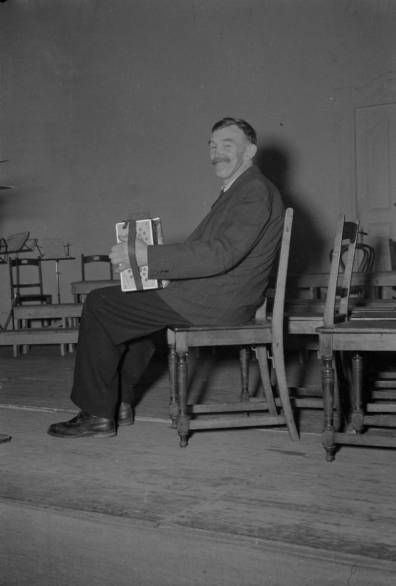 Jernbanens hobbyutstilling i Folkets Hus og amatørteater i Frimurerlogen