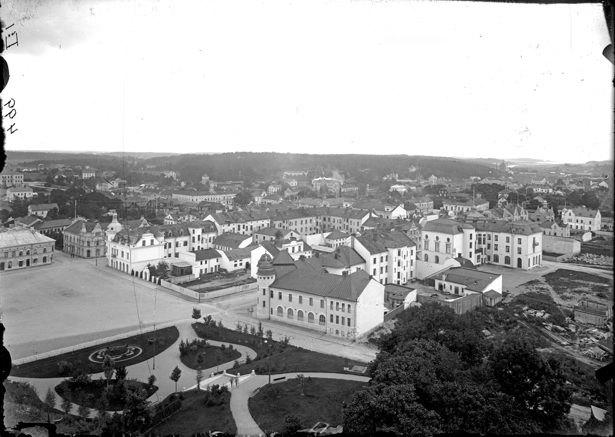 Köpings torg från kyrktornet, år ca 1909.
Fotograf E Sörman?
