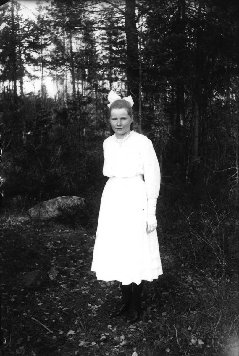 Anna Larsson från Smehammars, född 1904.