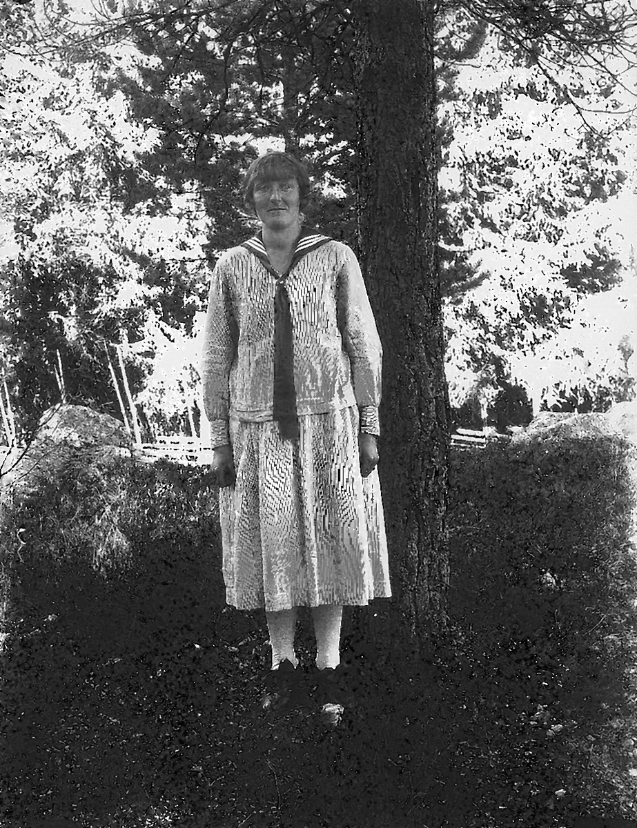 Hanna Falk, född den 1 december 1896 i Sörfly, död den 9 januari 1931 i Granbo. Hon är mor till Ingrid Falk.