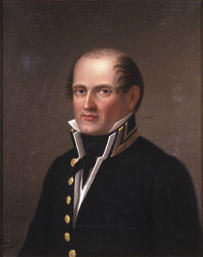 Portrett av Lars J. Irgens. Mørk uniform, hvit vest og skjorte, svart halsbind.