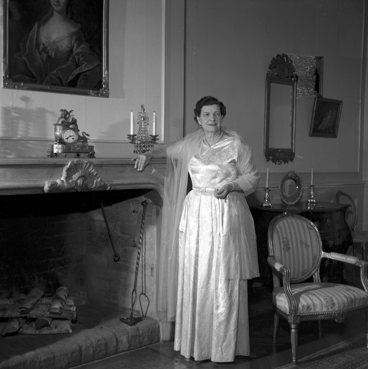 Landshövdingska Lisa Andersson. Bilder tagna på Slottet. Februari 1954.