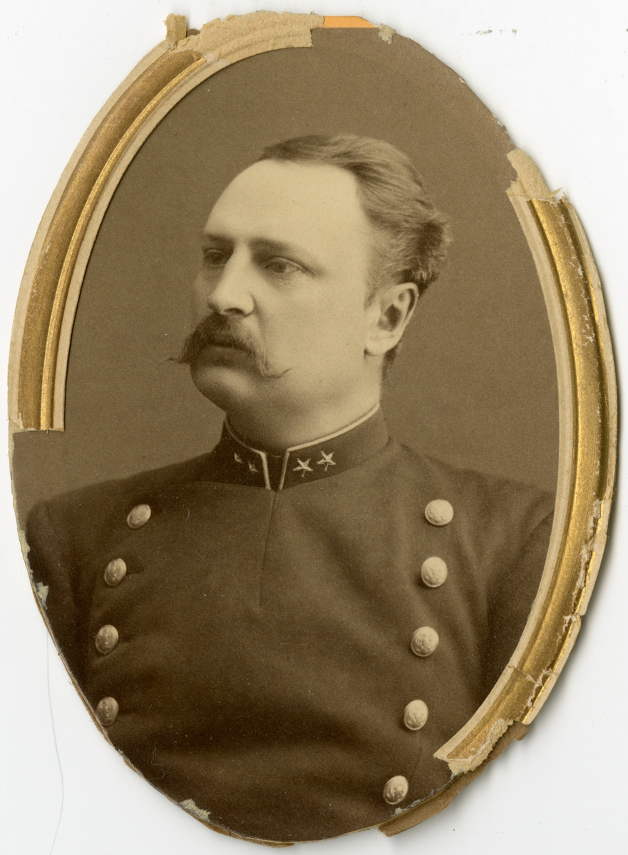 Porträtt av Artur Ivan Ragnar Svanström, underlöjtnant vid Värmlands regemente I 22.