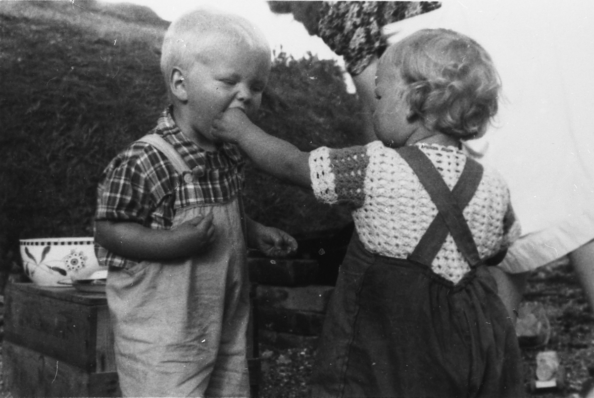 Pannekakespising i det fri, Grønvik.1944