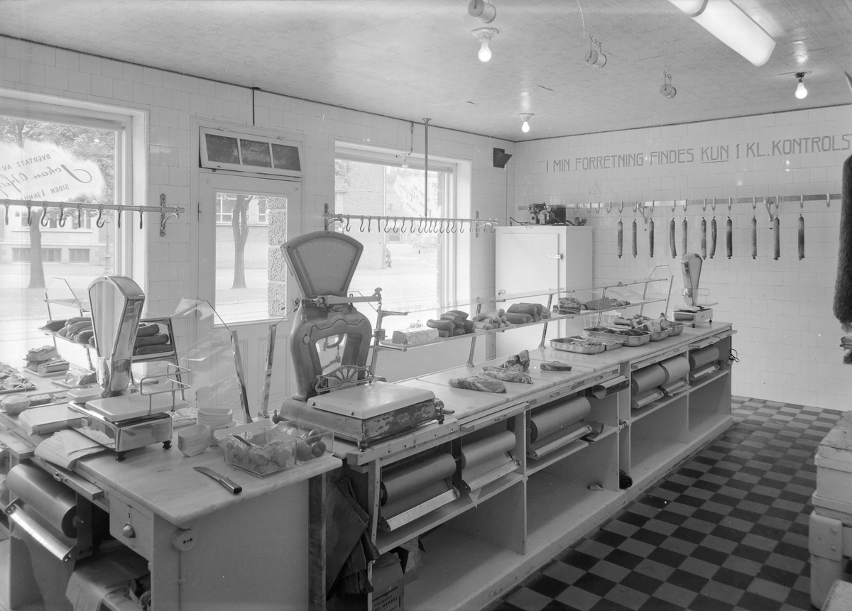 Johan O. Helgesen, butikk i Mellomveien 2