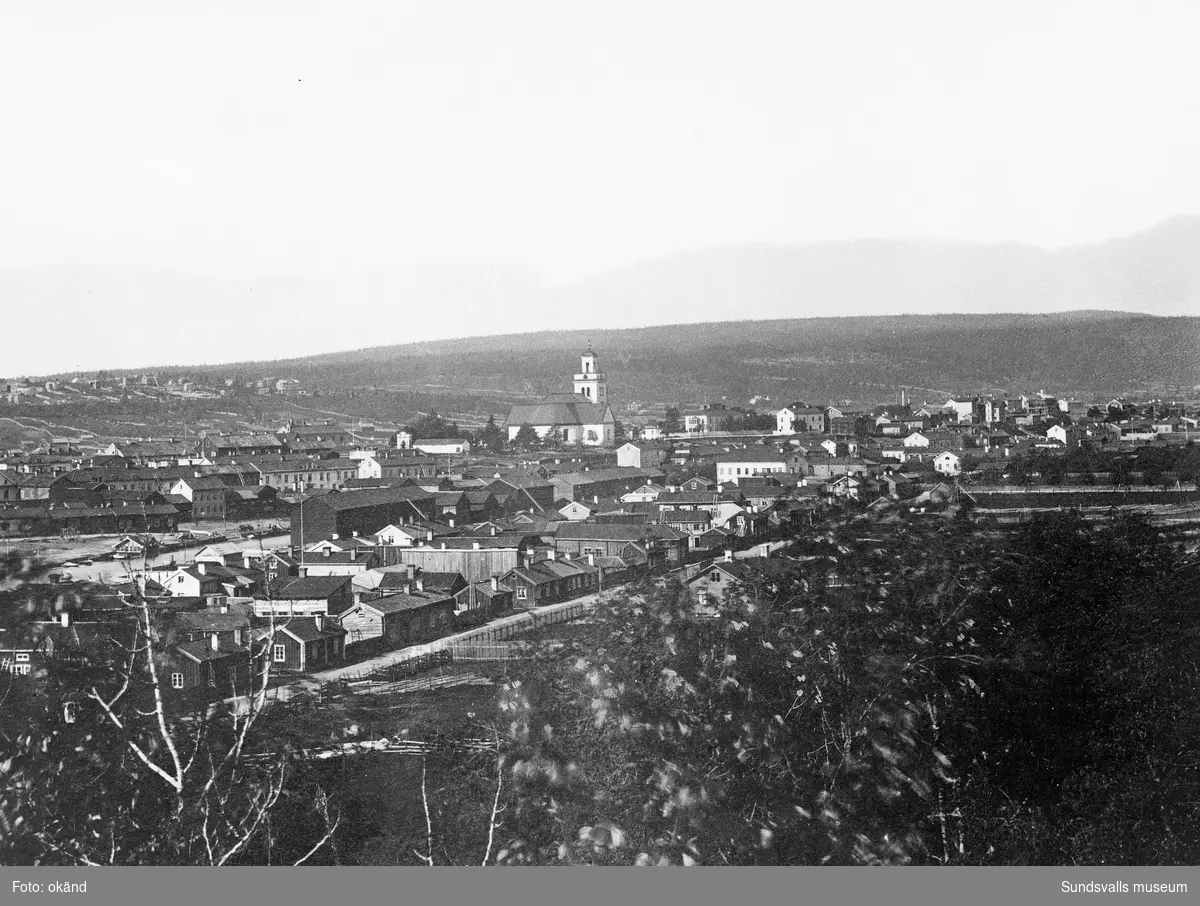 Vy över Sundsvall från öster, före branden 1888.