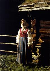 Postkort. Kvinnebunad fra Gudbrandsdalen. Utstilling NF.