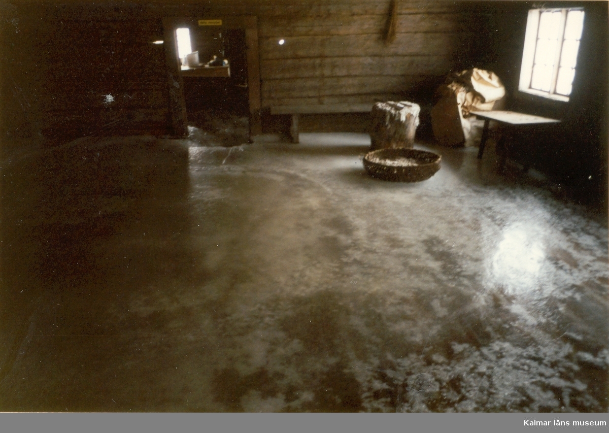 Ösjöfors Handpappersbruk.

Fotografisk dokumentation av Stångåns översvämning nedströms kraftverket vid Ydrehammar vilket orsakade mycket kraftig isbildning i anslutning till bruksbyggnaden vintern 1986-87.