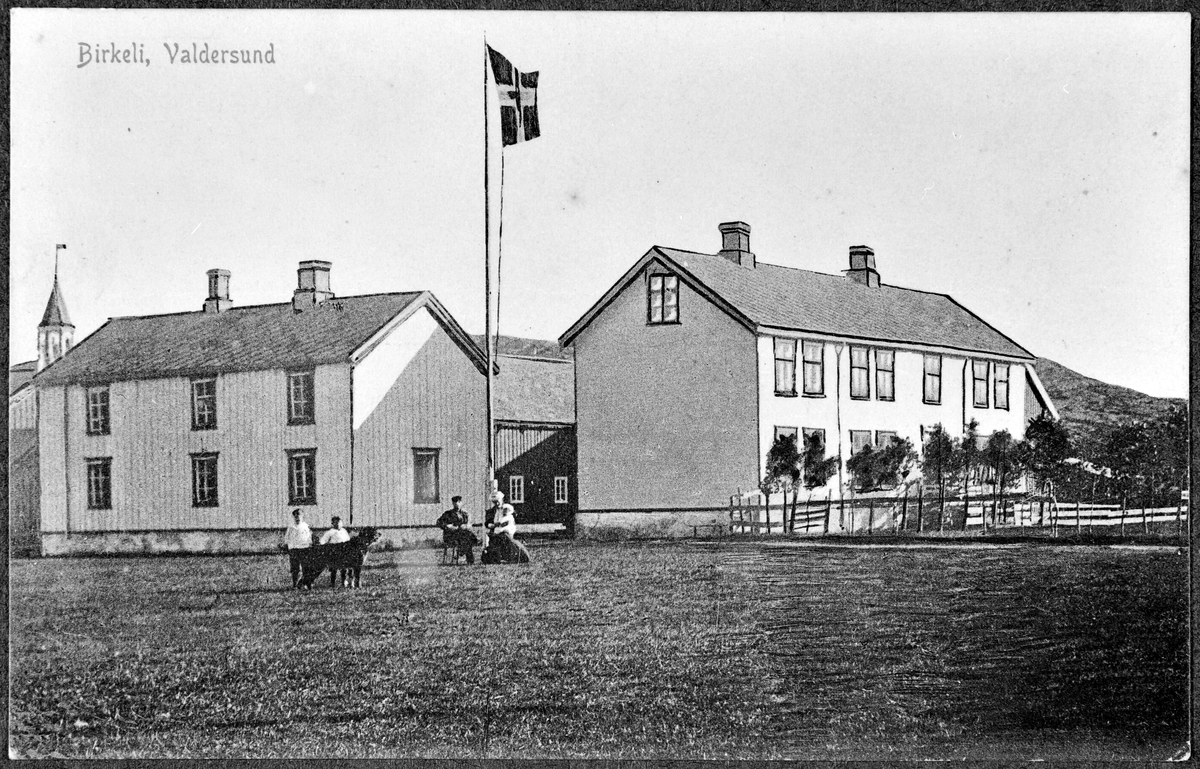 Personer på Birkeli i Vallersund ca. 1915