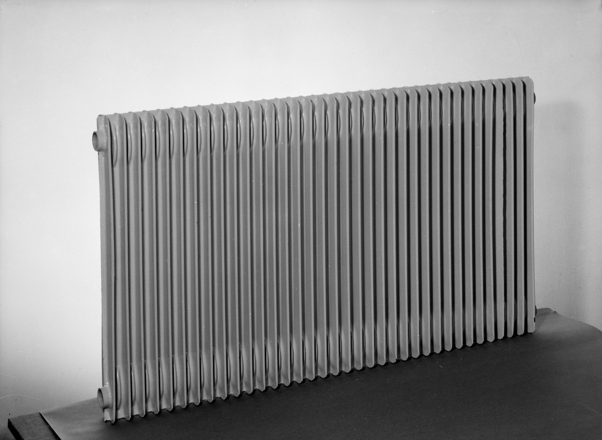 Radiatorer og ventil fra Nobø Fabrikker for Bennett Reklame- & Annonsebyrå A/S