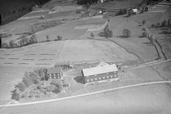 Simengård, Tretten, Øyer, 28.08.1953, oversiktsbilde, jordbr