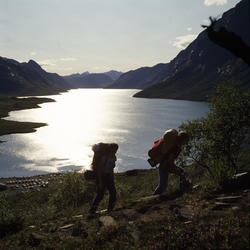 Oppstigning fra Gjendesheim med Gjende bak