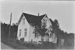 Et lite hus ved veien, Hemne?