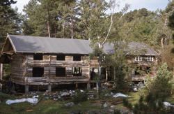 Gjenreising av Påskhella på Hjertøya.