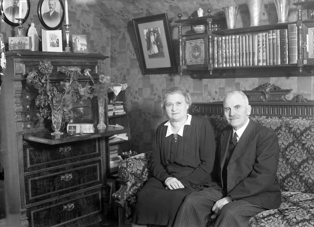 Lennart Andrén med fru, Strömsbro. Foto 1945.
