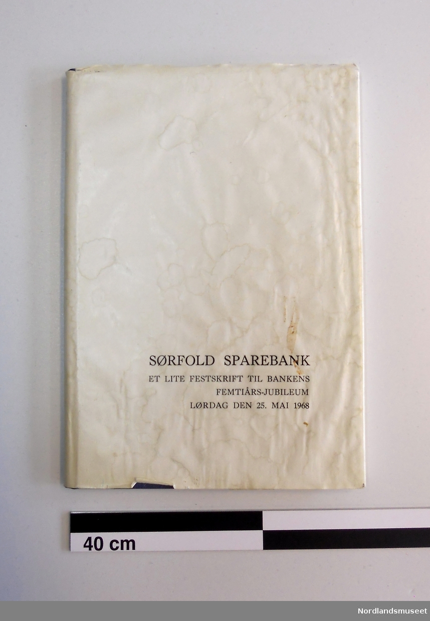 Festskrift utgitt i forbindelse med Sørfold Sparebanks femtiårsjubileum i 1968.