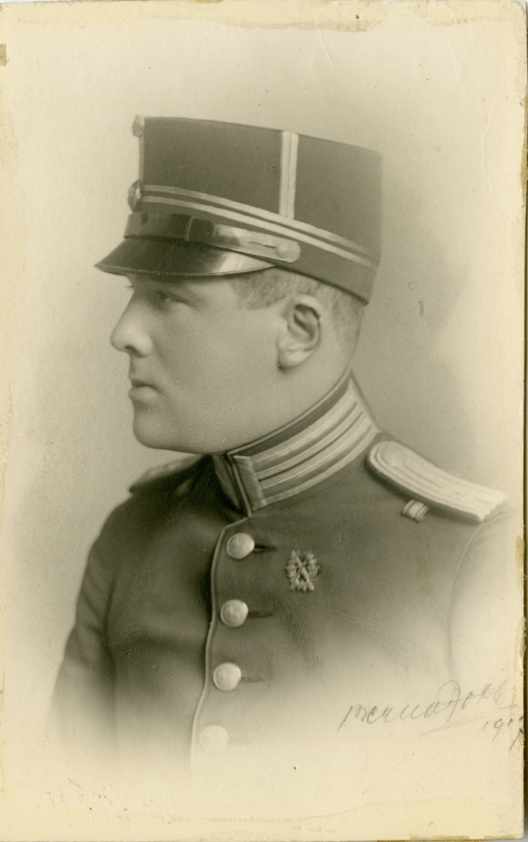 Porträtt av Eric Torstaen Wennsten, underlöjtnant vid Hälsinge regemente I 14.