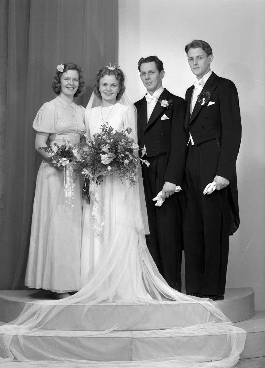 Brudparet Sven Jansson, Åsagatan 2, Gävle 5. 10 november 1945.