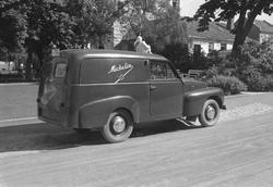 Firma Haftor Kvam viser fram en Volvo stasjonsvogn