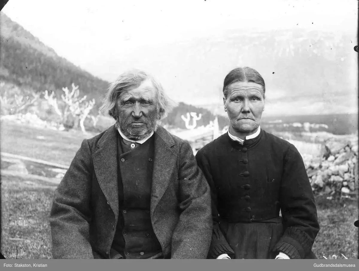 Per Skamsar (f. 1829 - Per Jevnheim i Ætteboka) og 2. kona hans, Kari Skamsar (f. Lillerust 1851)