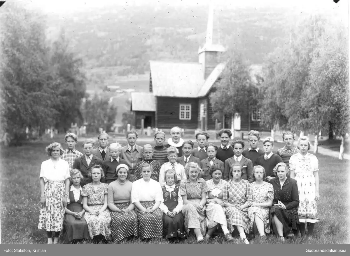 Konfirmantar ved Skjåk kyrkje 1952