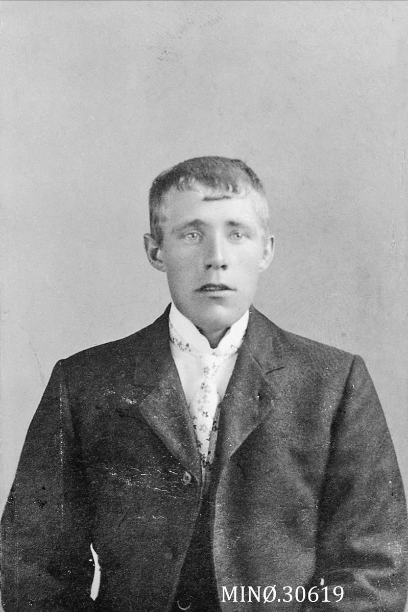 Portrett av ung mann - Andreas Larshus