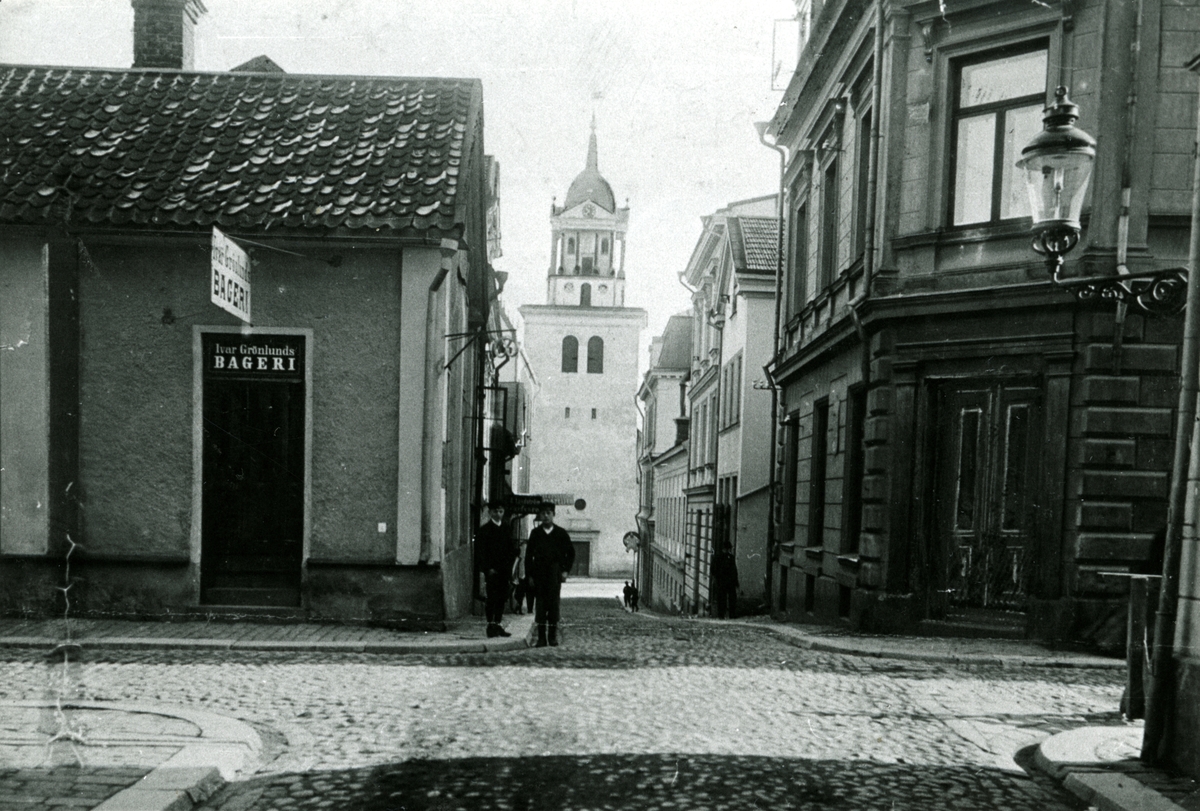 Orig. text: Borgmästaregatan ö-ut.

Jämför förändringen i kvarteren med BiLi186 från 1960 och BiLi187 från 1976.