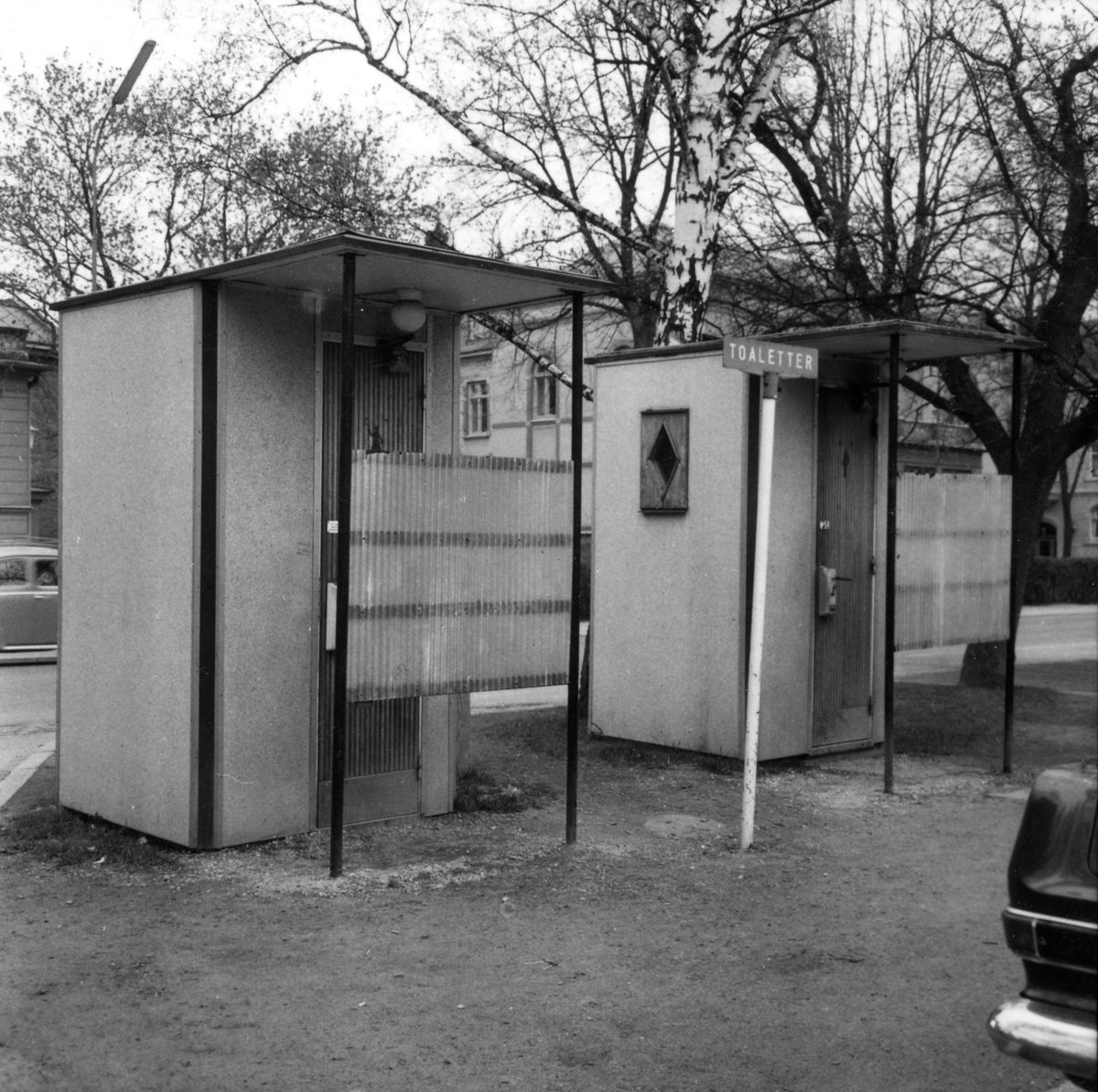 Orig. text: Renhållning m.m.

Toaletter vid parkeringen utanför Linnéskolan.