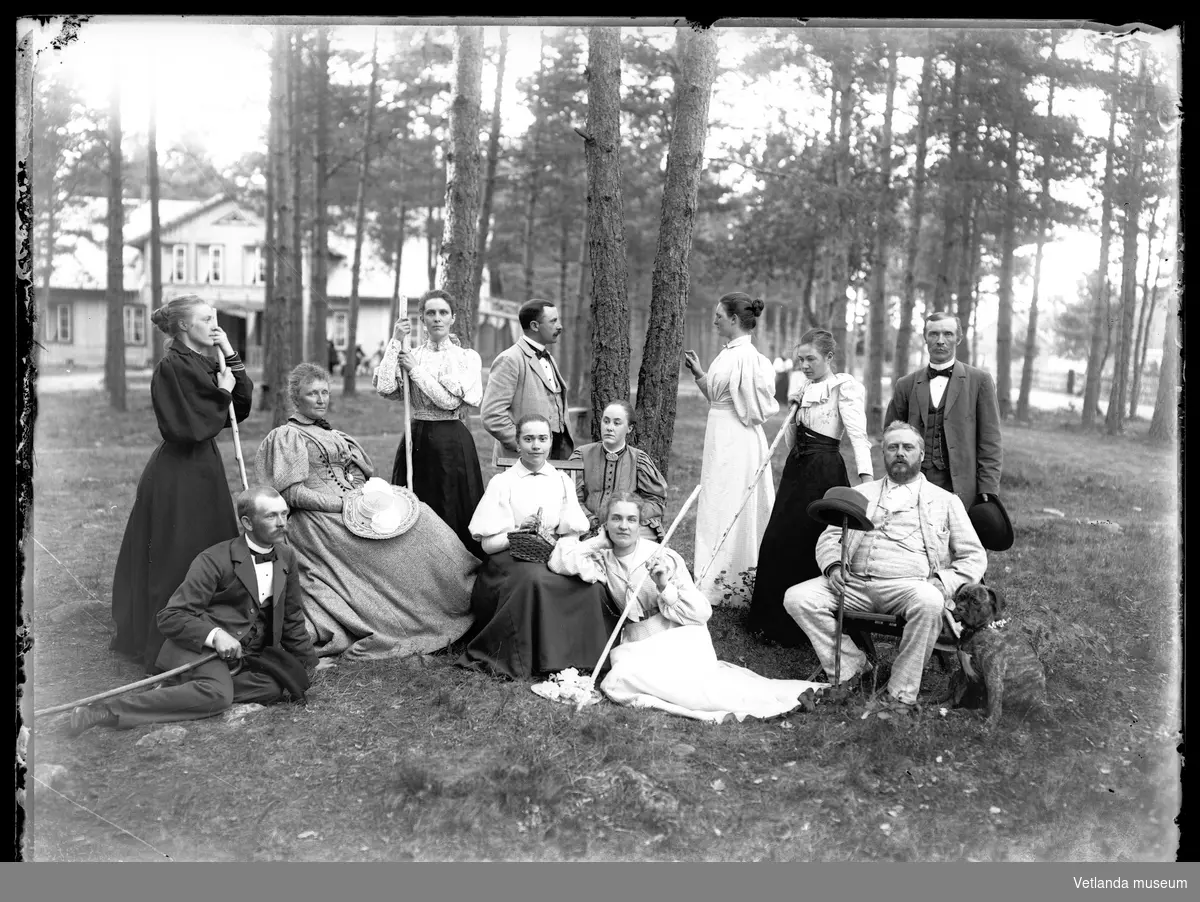 Gruppbild i Holsbybrunn, kring 1900