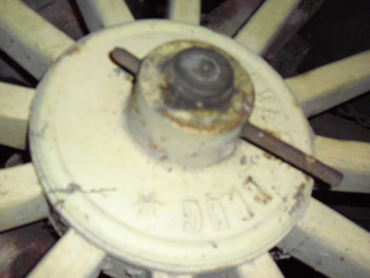 12 sålabber, såkasse av tre, trehjul. 