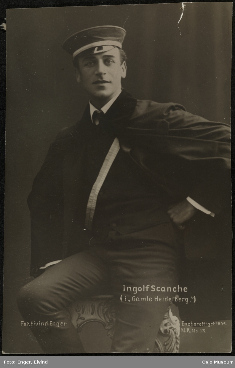 portrett, mann, skuespiller, rollebilde, Prinsen i "Gamle Heidelberg", sittende knefigur, kostyme
