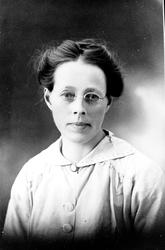 Portrett av Julie Høgebøl fra Rømskog.